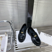 MARGARET CHUNKY LOAFER WITH FRINGES AND TRIOMPHE CHAIN IN POLISHED BULL GLOSSY BLACK