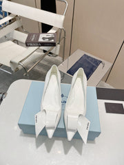 POINTED TOE PUMPS KITTEN HEEL IN WHITE GLOSSY LAMBSKIN WITH BOW