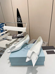 POINTED TOE PUMPS KITTEN HEEL IN WHITE GLOSSY LAMBSKIN WITH BOW