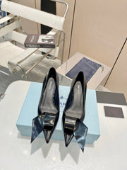 POINTED TOE PUMPS KITTEN HEEL IN BLACK GLOSSY LAMBSKIN WITH BOW