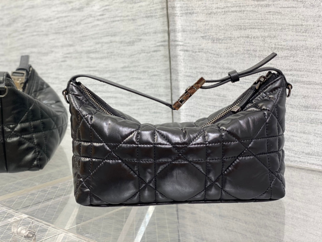 TRAVEL NOMAD POUCH 22 IN BLACK MACROCANNAGE LAMBSKIN