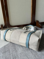 LAGRE WOODY TOTE BAG 45 IN BEIGE LINEN CANVAS BLACK WEBBING LOGO EMBROIDER BLUE CALFSKIN