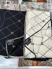 CHANEL 25S SCARF 140 IN SILK WOOL 726478