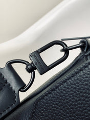 LV 25S FASTLINE MESSENGER BAG 23 IN BLACK CALFSKIN