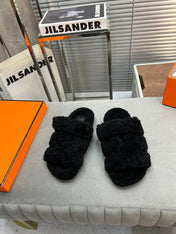 CHYPRE SLIPPERS IN BLACK LAMB WOOL