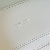 MINI VANITY CASE 18 IN WHITE LAMBSKIN