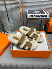 CHYPRE SLIPPERS IN BEIGE LAMB WOOL AND LIGHT FRENCH BEIGE SUEDE