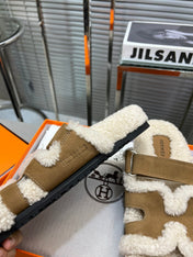 CHYPRE SLIPPERS IN BEIGE LAMB WOOL AND LIGHT FRENCH BEIGE SUEDE