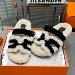 CHYPRE SLIPPERS IN BEIGE LAMB WOOL AND BLACK SUEDE