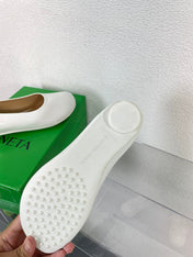 ATOMIC BALLERINA FLAT IN WHITE CALFSKIN