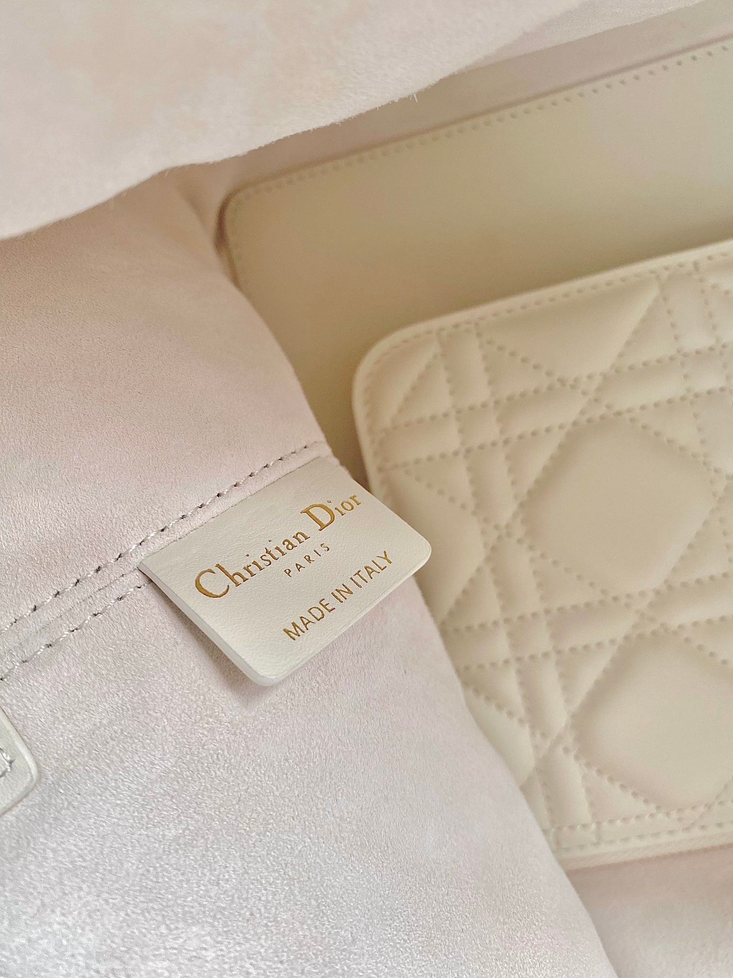 TOUJOURS 28 BAG IN MILK WHITE LAMBSKIN