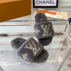 LV WOMEN'S PASEO FLAT SLIPPER IN GREY FLEECE