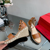 ROCKSTUD WEDGE 85 MM IN BRONZE BROWN CALFSKIN