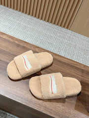 FURRY SLIDES IN BEIGE CURLY SHEARLING