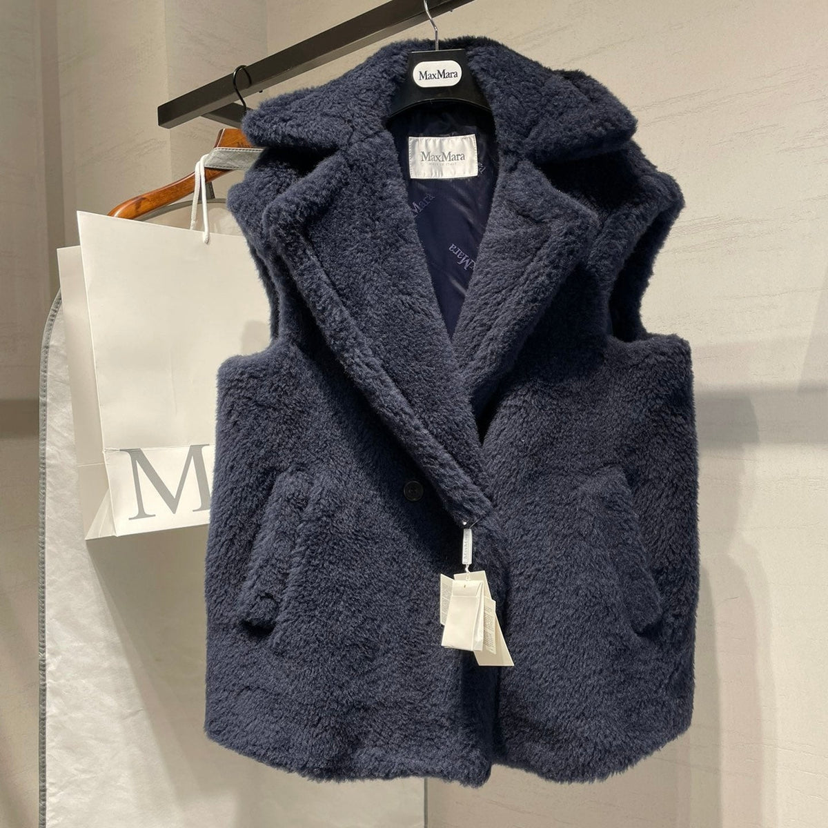 MAX MARA 25S SLEEVELESS TEDDY VEST 066