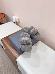 THICK-SOLED SLIPPERS IN GRAY WOOL