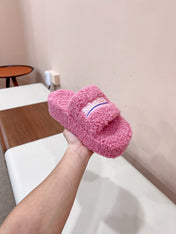 THICK-SOLED SLIPPERS IN PINK WOOL