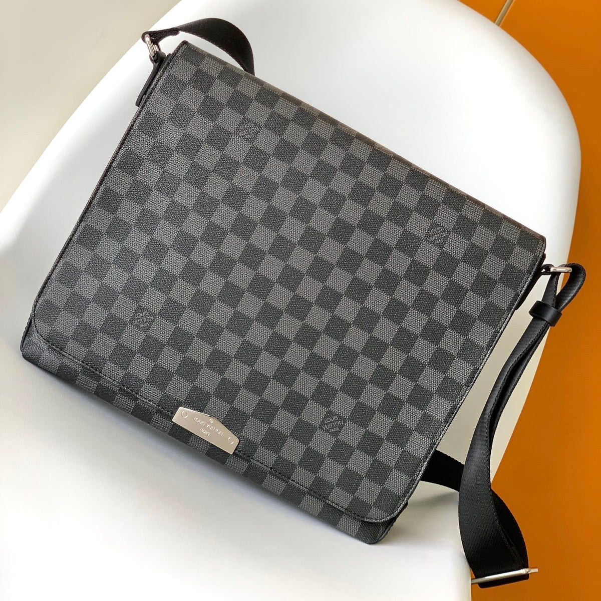 LV 25S SMALL DISTRICT CROSSBODY BAG 31 IN BLACK DAMIER GRAPHITE CANVAS AND CALFSKIN