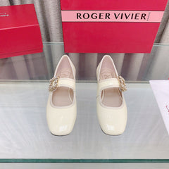 TRÈS VIVIER MARY JANE OFF WHITE PATENT CALFSKIN CRYSTAL BUCKLE