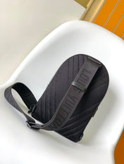 PILOT SLINGBAG 30 IN BLACK COWHIDE LEATHER