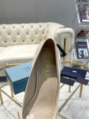 MEDIUM HEEL PUMPS IN BEIGE PATENT CALFSKIN ATTACHED CREATIVE FLOWERS