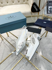 MEDIUM HEEL SLINGBACK ATTACHED CREATIVE FLOWERS IN WHITE PATENT CALFSKIN