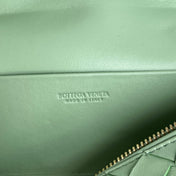 BANG BANG 22 VANITY CASE IN LIGHT GREEN CALFSKIN