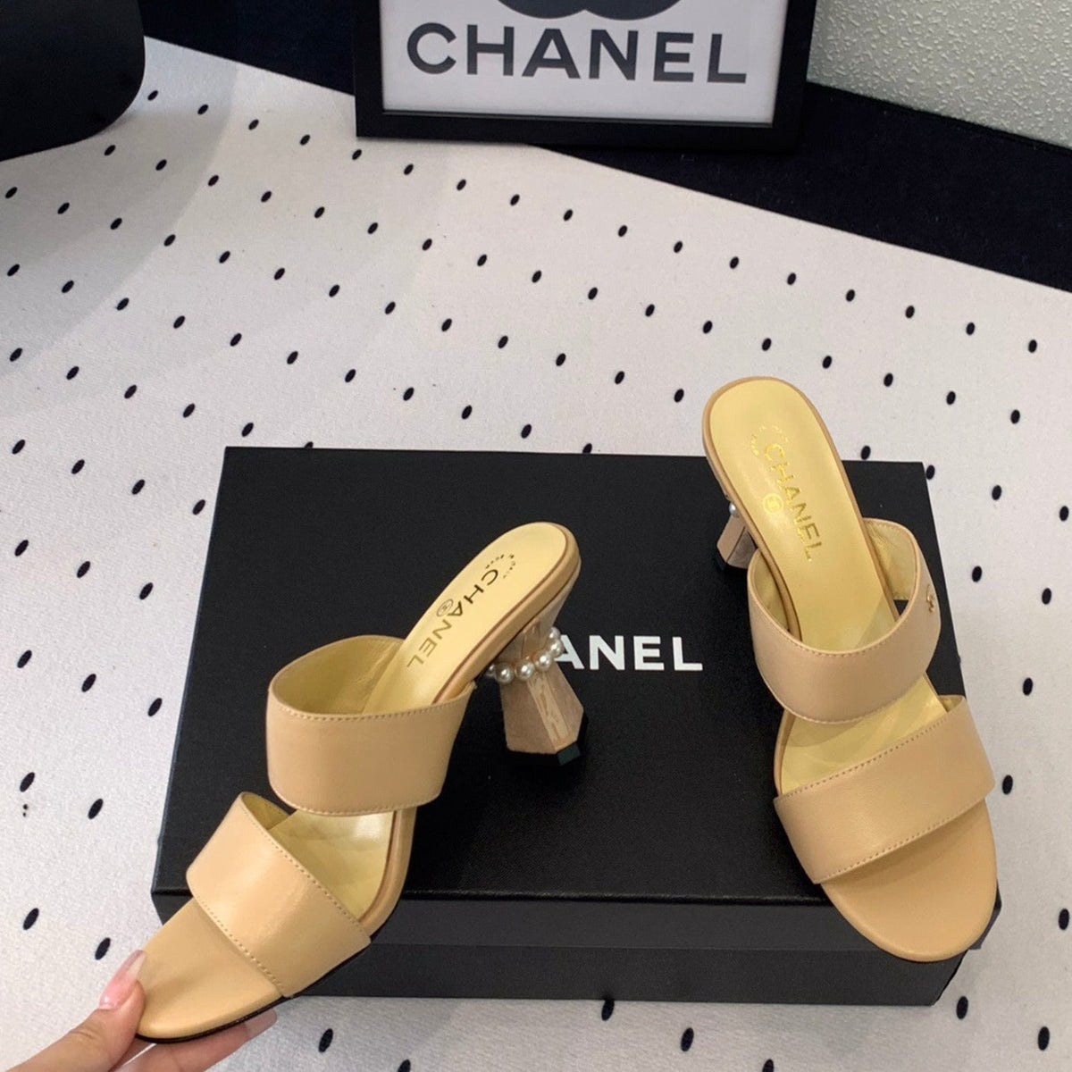 MULES cream LAMBSKIN