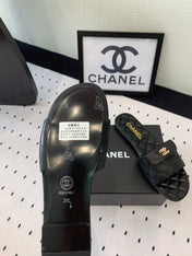 CC SLIPPERS IN BLACK CALFSKIN