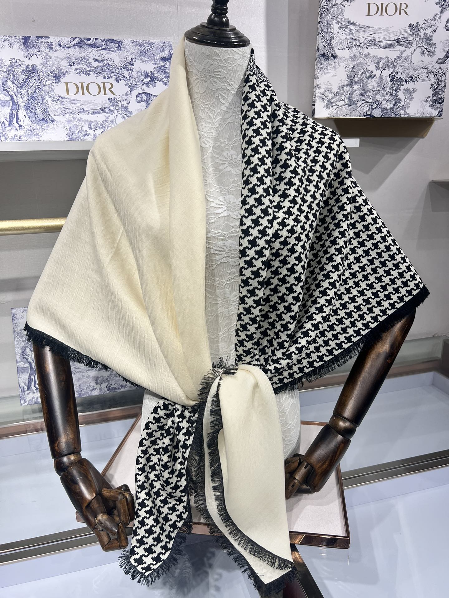 DIOR SCARF 140 CM IN CASHMERE SILK FABRIC 726470
