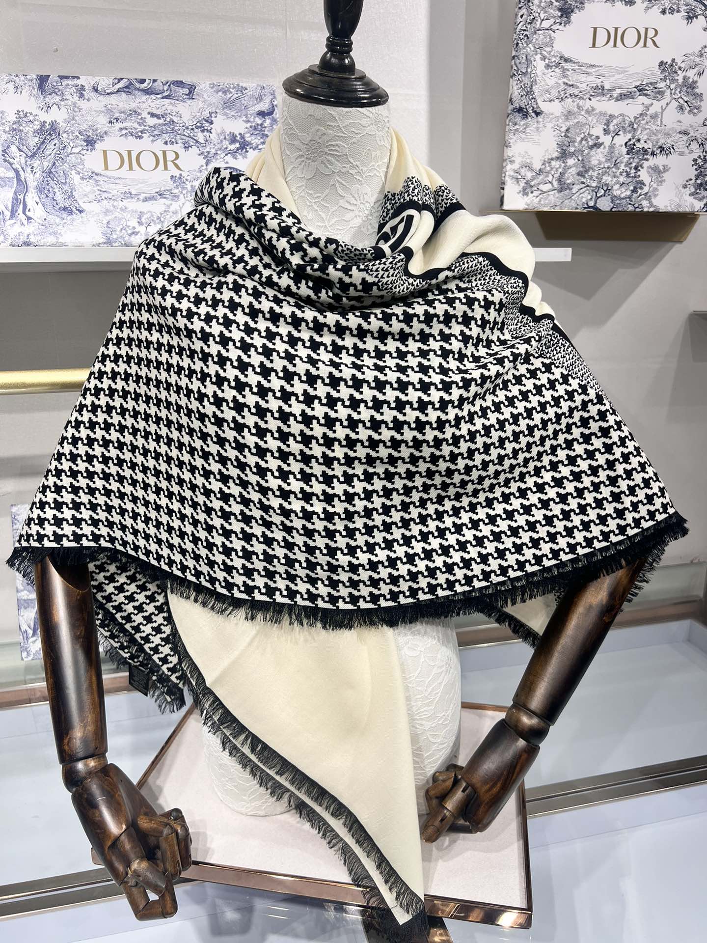 DIOR SCARF 140 CM IN CASHMERE SILK FABRIC 726470
