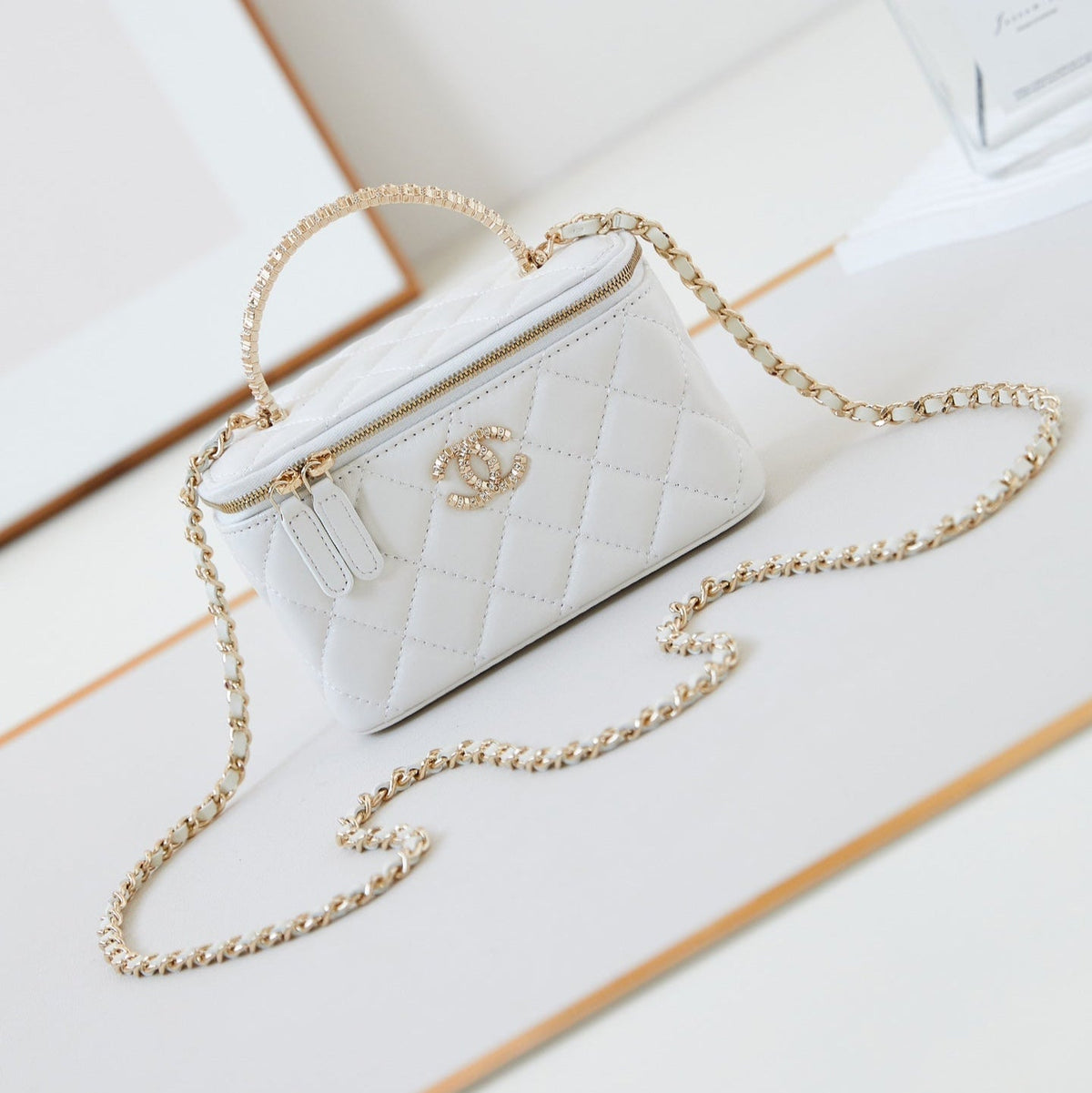CHANEL 25S MINI VANITY BAG 16 CM IN WHITE LAMBSKIN WITH CRYSTAL-EMBELLISHED CC LOGO