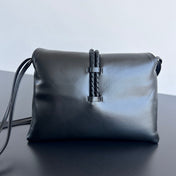 MEDIUM LIBERTA 30 IN BLACK SMOOTH CALFSKIN GOLD HARDWARE