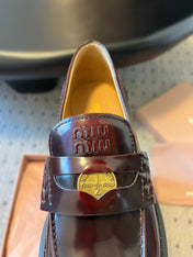 MIUMIU 26S PENNY LOAFERS IN BURGUNDY BROWN SHINY CALFSKIN