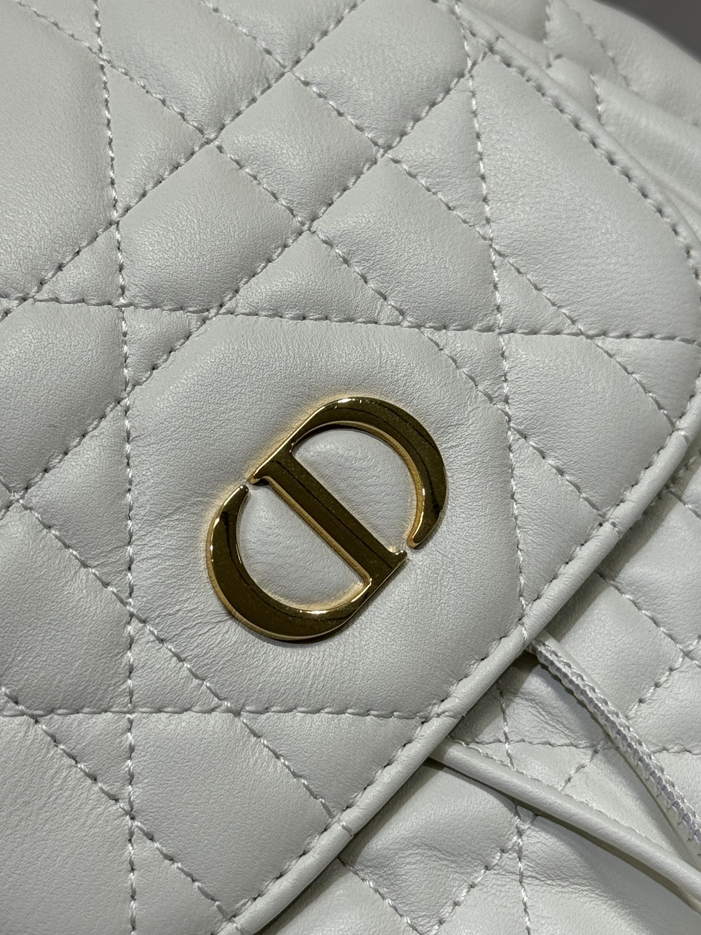 MEDIUM CARO BACKPACK 27 IN WHITE MACROCANNAGE LAMBSKIN