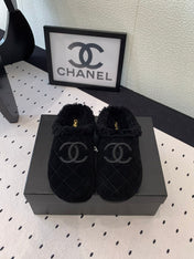 FLAT MULE IN BLACK SUEDE AND LAMB FUR LINING
