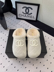 FLAT MULE IN BEIGE SUEDE AND LAMB FUR LINING