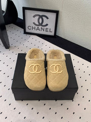 FLAT MULE IN TORTILLA BROWN SUEDE AND LAMB FUR LINING