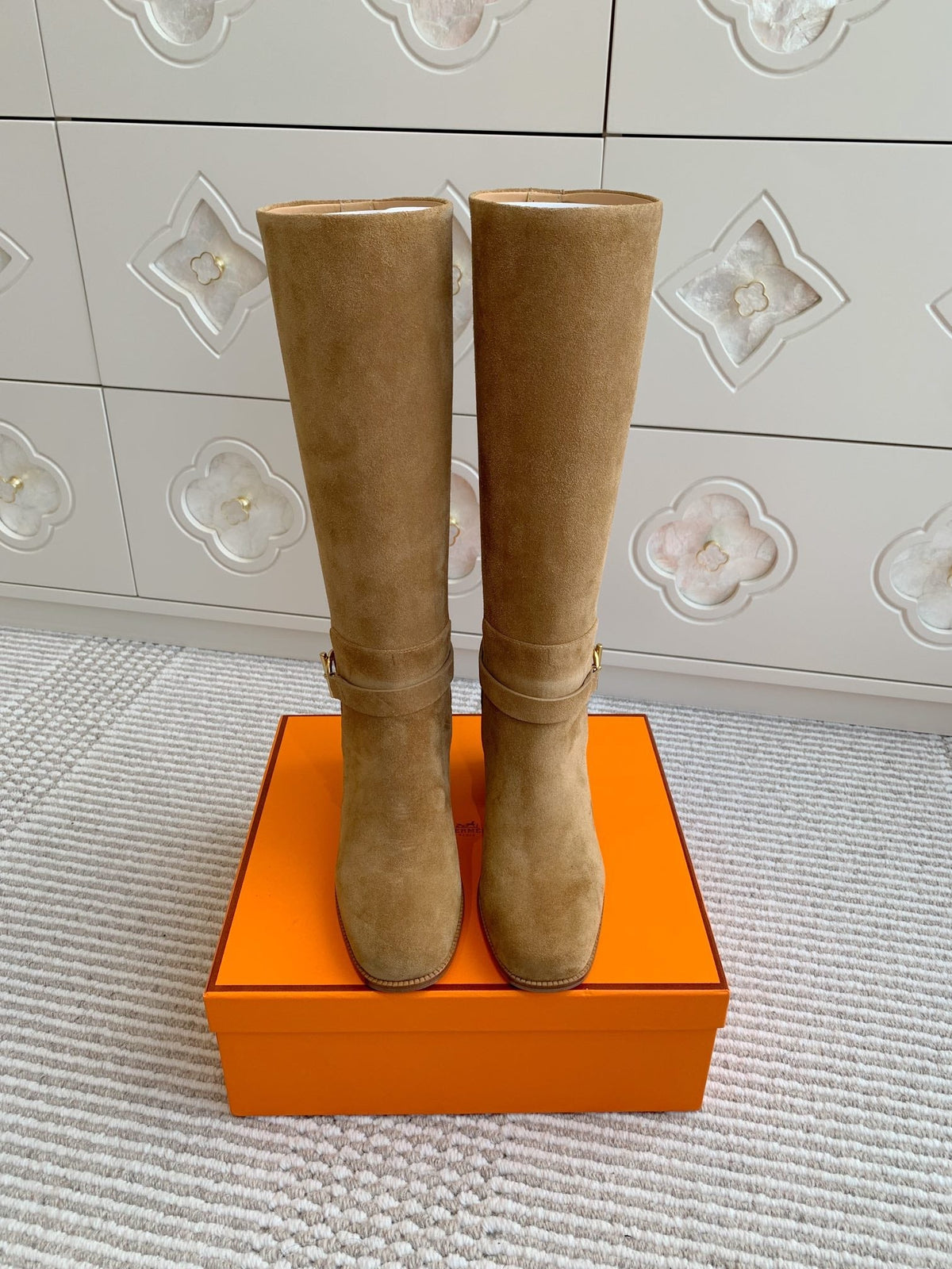 HM 25S TALL BOOTS 50 MM IN BROWN SUEDE WITH GOLD HARDWARE