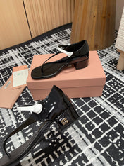 HIGH THONG SANDALS WITH WHITE STRAP IN BLACK GLOSSY LAMBSKIN