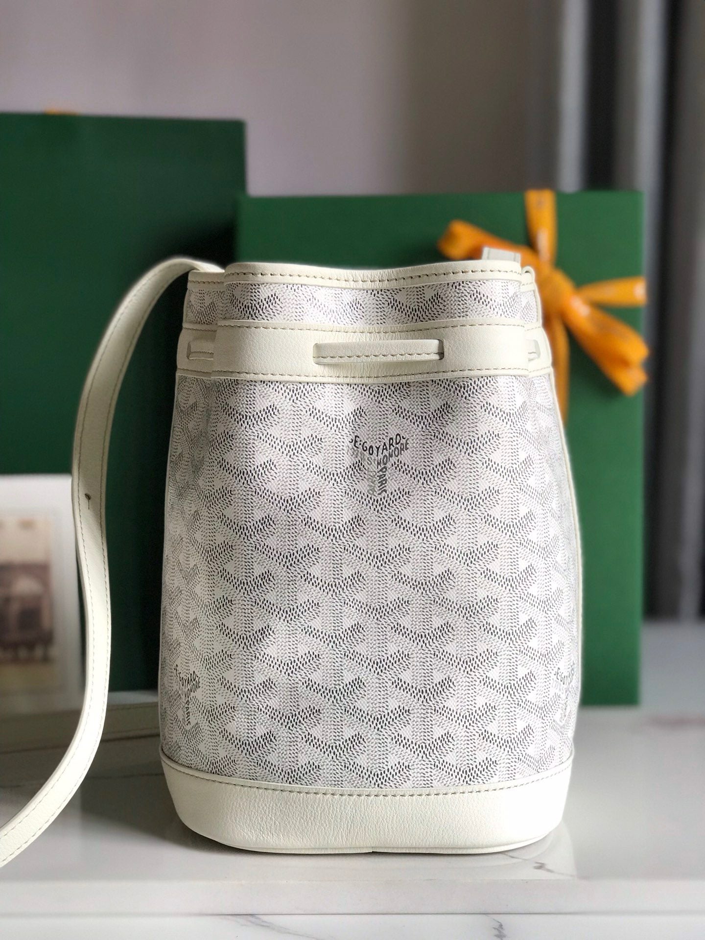 PETIT FLOT BUCKET BAG 22 IN WHITE GOYARDINE CANVAS AND LAMBSKIN TRIM