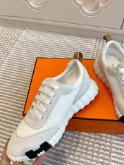 BOUNCING SNEAKER IN WHITE GRAPHIC MESH AND PASTEL GRAY SUEDE