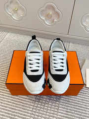 BOUNCING SNEAKER IN BLACK GRAPHIC MESH AND PASTEL GRAY SUEDE