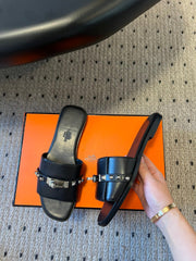 GIULIA FLAT SANDAL IN BLACK CALFSKIN