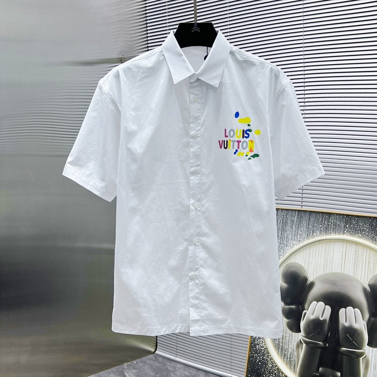 LV SHORT-SLEEVED SHIRT IN WHITE COTTON COLORFUL LOGO 238812