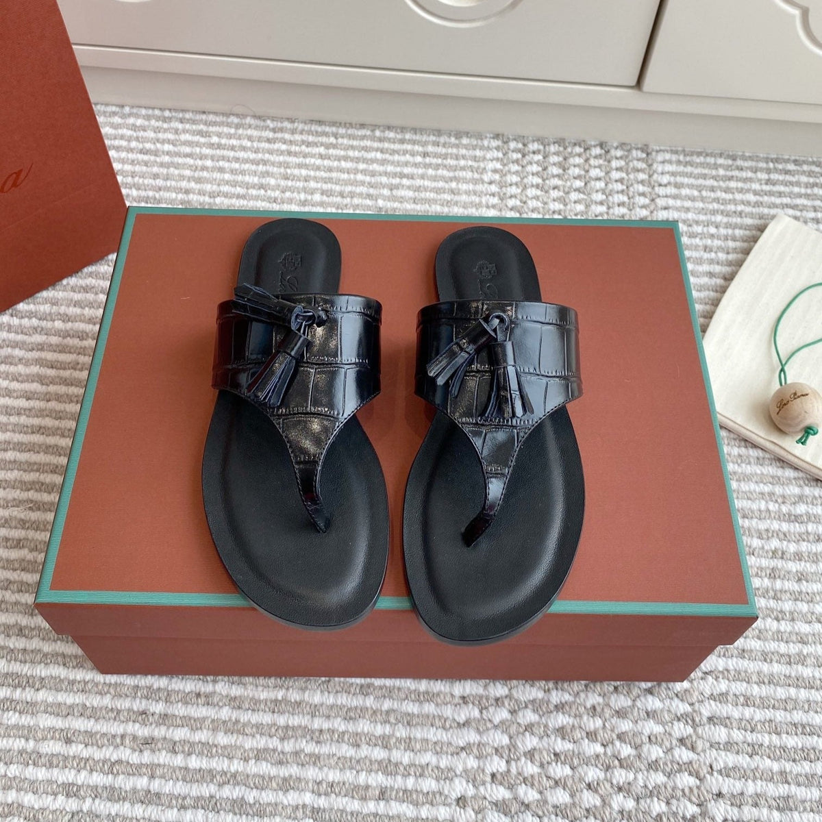 FLIP FLOPS IN BLACK LAMBSKIN SNAKE EMBOSSING