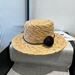 MM STRAW HAT IN BEIGE RAFFIA WITH BLACK FLOWER ACCENT