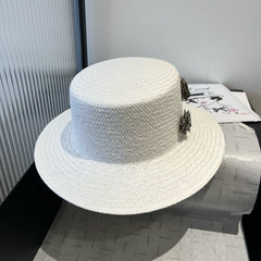 FLAT STRAW HAT WHITE FLOWER ATTACHMENT 673931