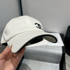 BASEBALL HAT IN WHITE WITH BLACK TRIM 673994