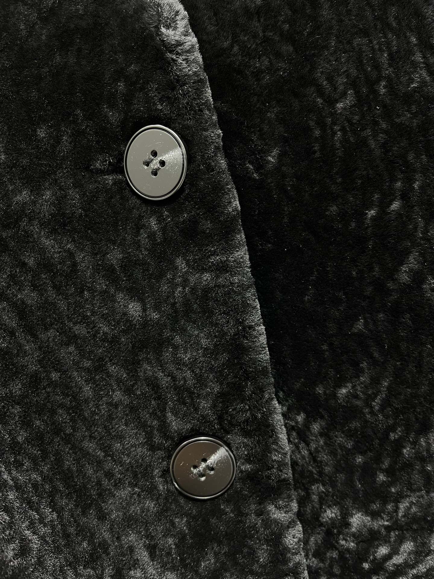 YSL 25S SHORT-SLEEVED SHEARLING COAT STYLE 231